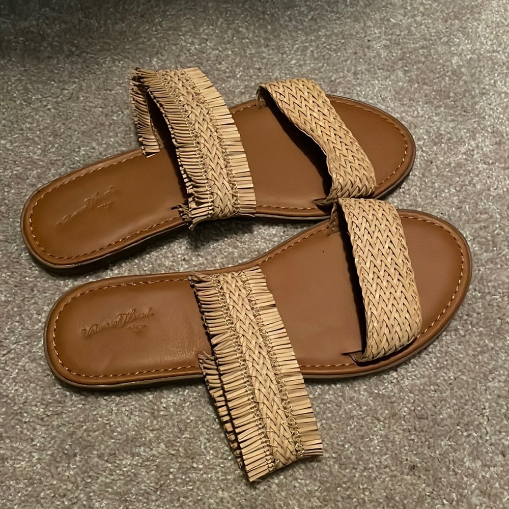 Universal Thread sandal
